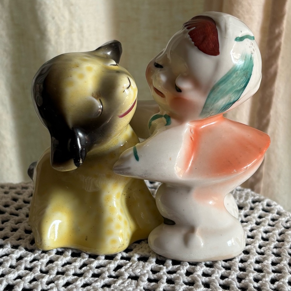 Vintage Mary Had a Little Lamb Hugging Huggers Van Tellingen Salt and Pepper